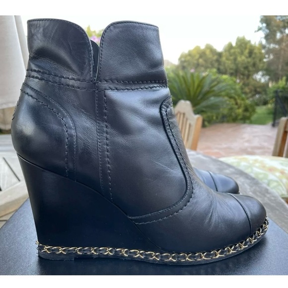 CHANEL Black Lambskin Leather Gold Chain Around Wedge Ankle Boots Booties 41 11 - Picture 2 of 13